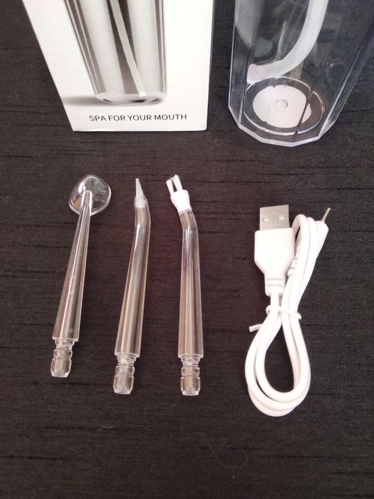 Иригатор портативный для полости рта.