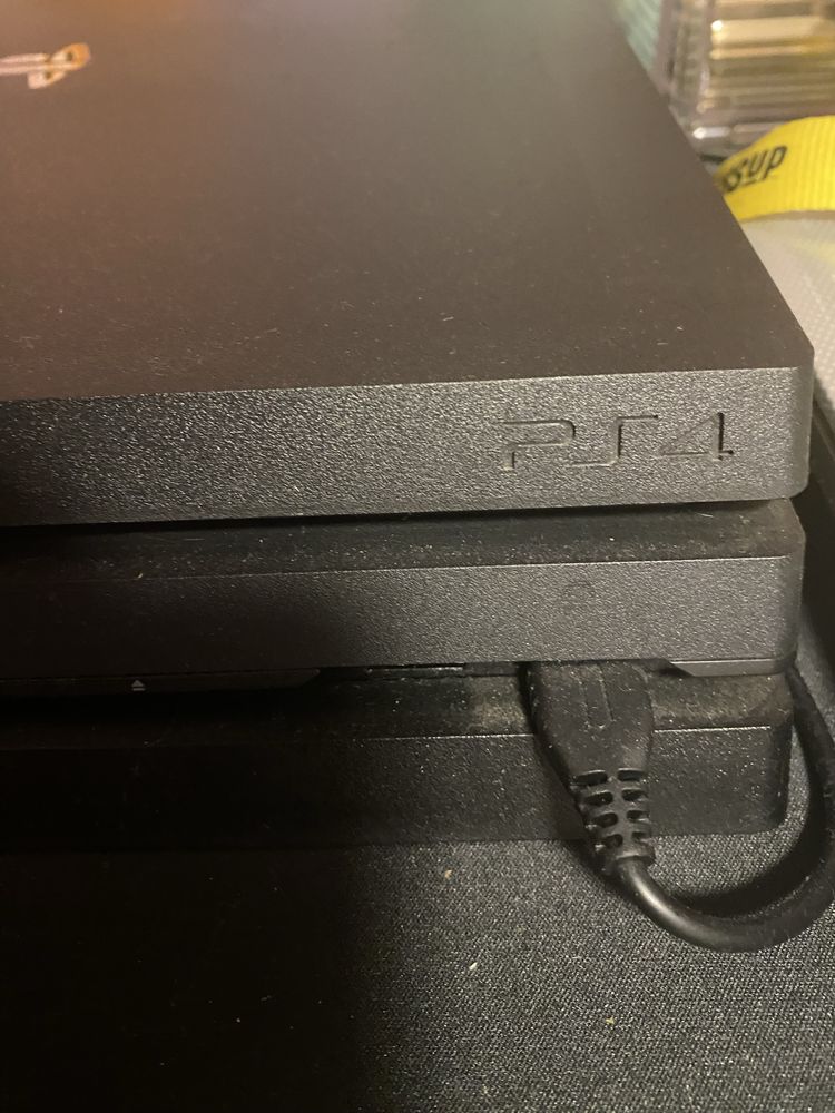 Consola ps4 nova (tudo que esta nas fotos incluido)