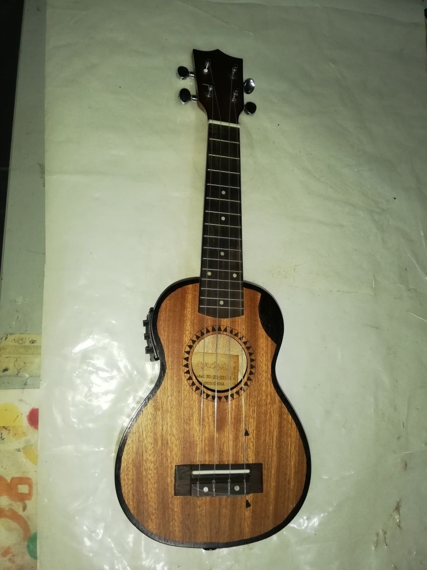 Ukulele elétrico soprano novo