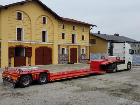 WYNAJEM NACZEP niskopodwoziowych i AUT transport NISKOPODWOZIOWY