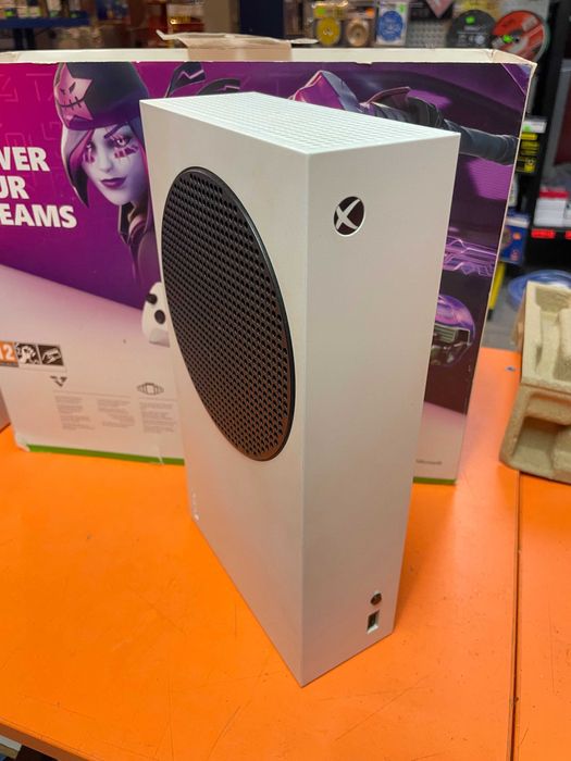 Xbox Series S + 2 Pady + Pudełko + gratis