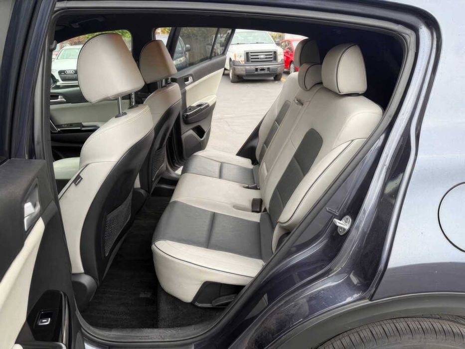 Kia Sportage EX      2019