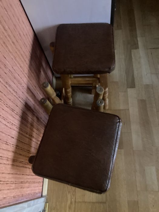 Табуретки стільчики дерево