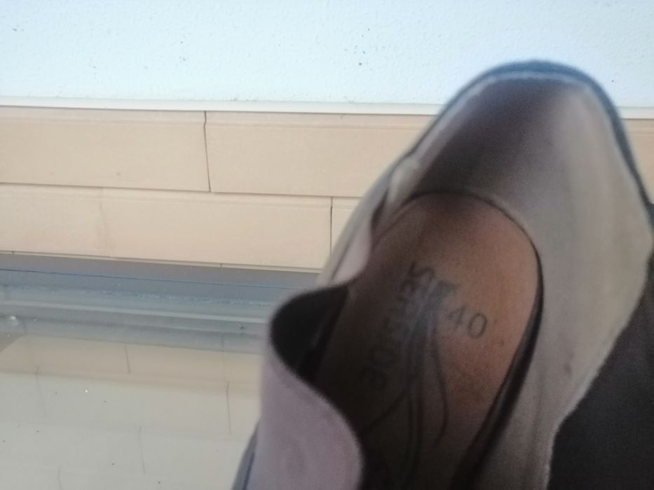 Botins castanhos em pele novos sem etiqueta