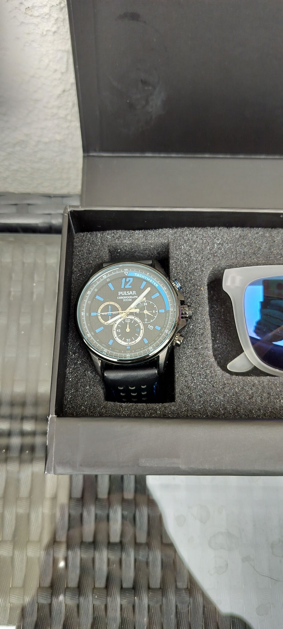 Conjunto Relógio Pulsar Chronograph 100M + Óculos de Sol