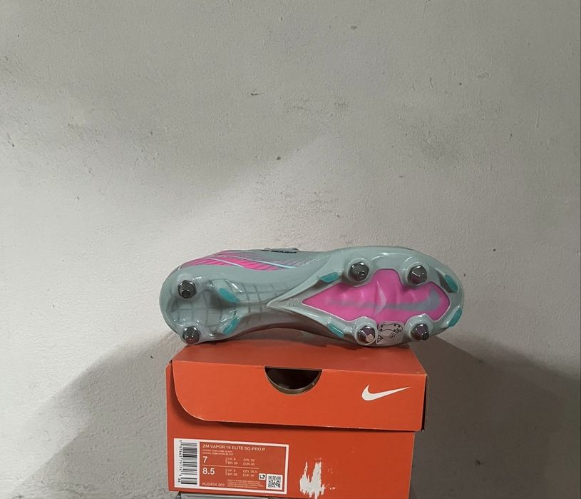 Vendo botas de futebol Nike novas
