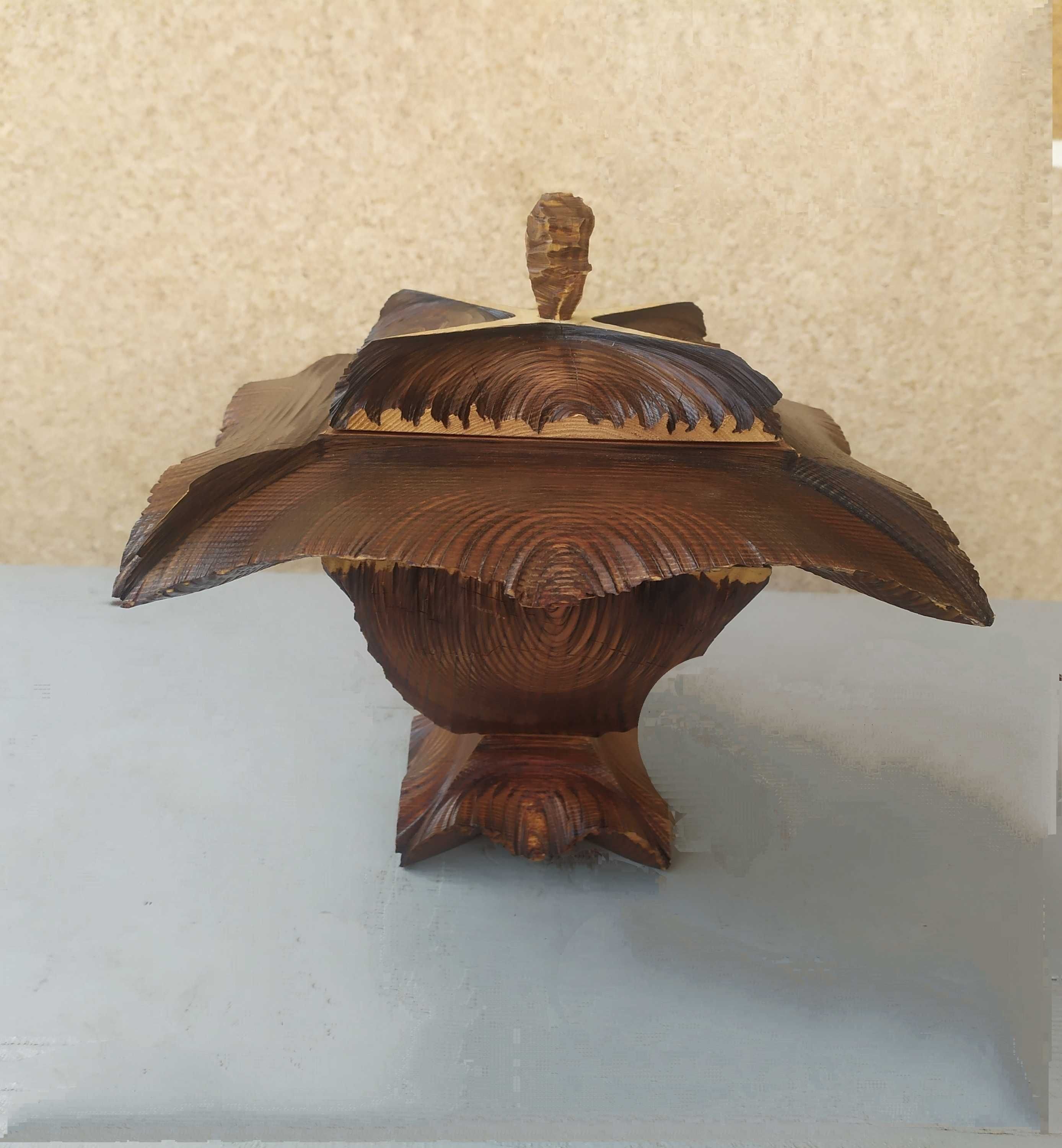Декоративная шкатулка из дерева