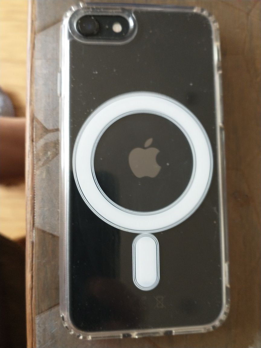 Iphone se 2020 jak nowy