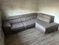 Sofá beje com chaise longue