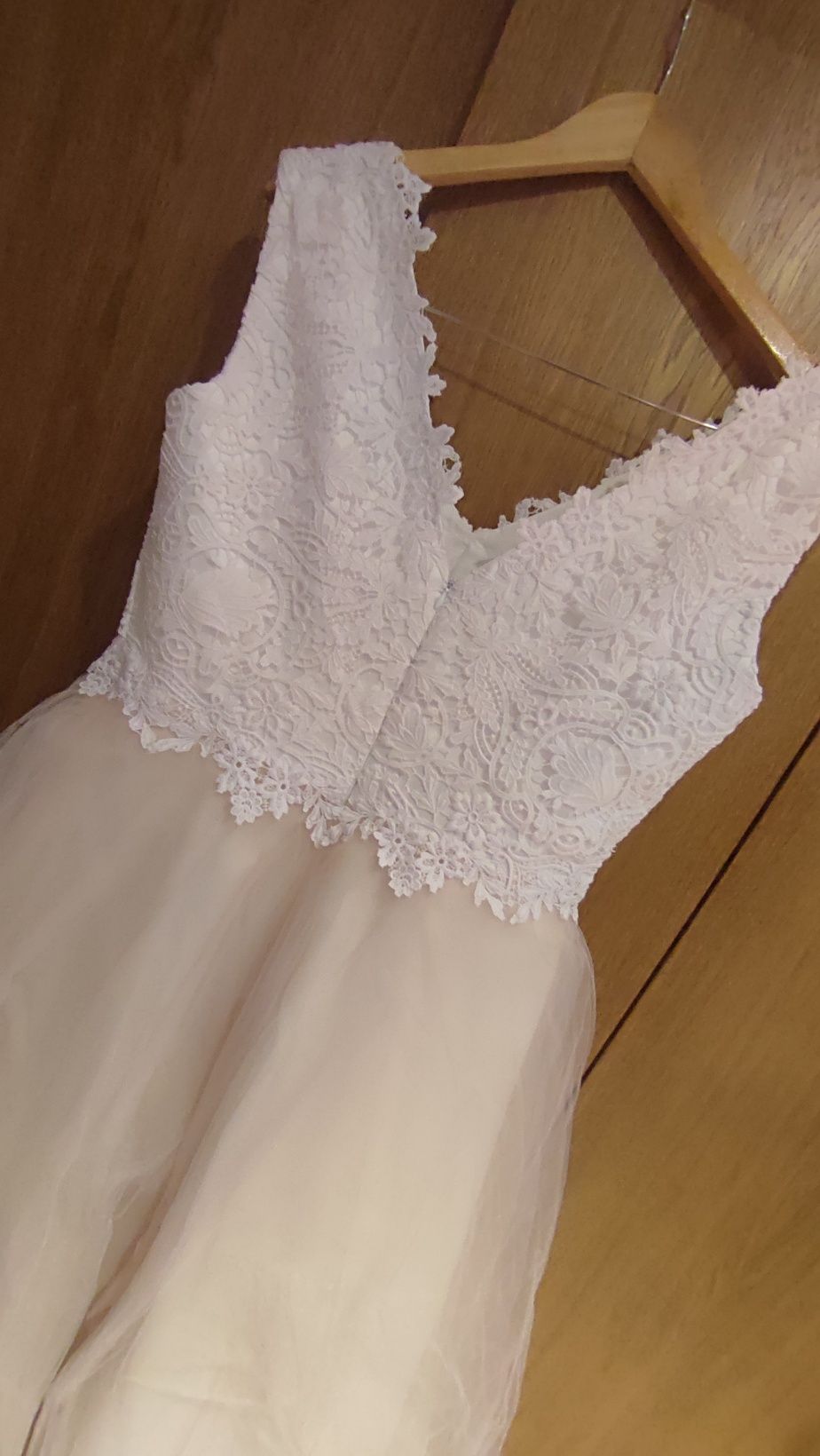 Suknia ślubna beżowa -brzoswiniowa