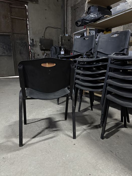 Продам офисные стулья БУ