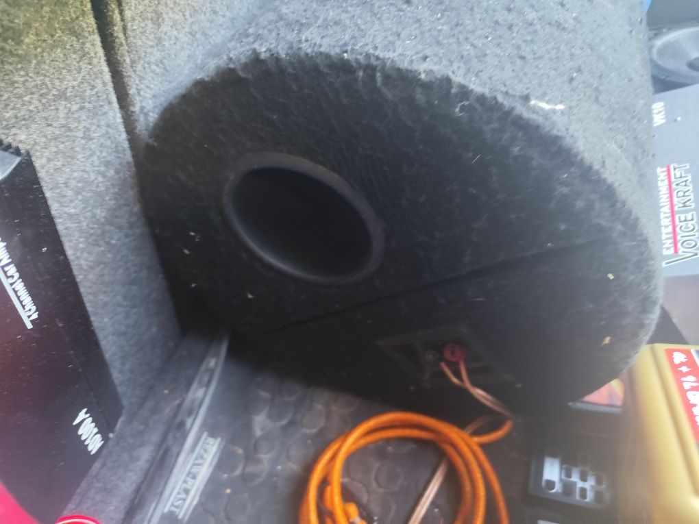 Sprzedam subwoofer marki JBL 1000w + wzmacniacz