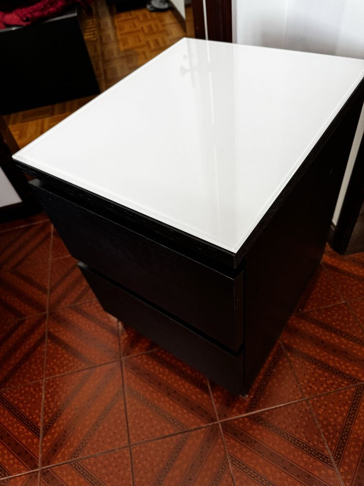 Mesa de Cabeceira Malm