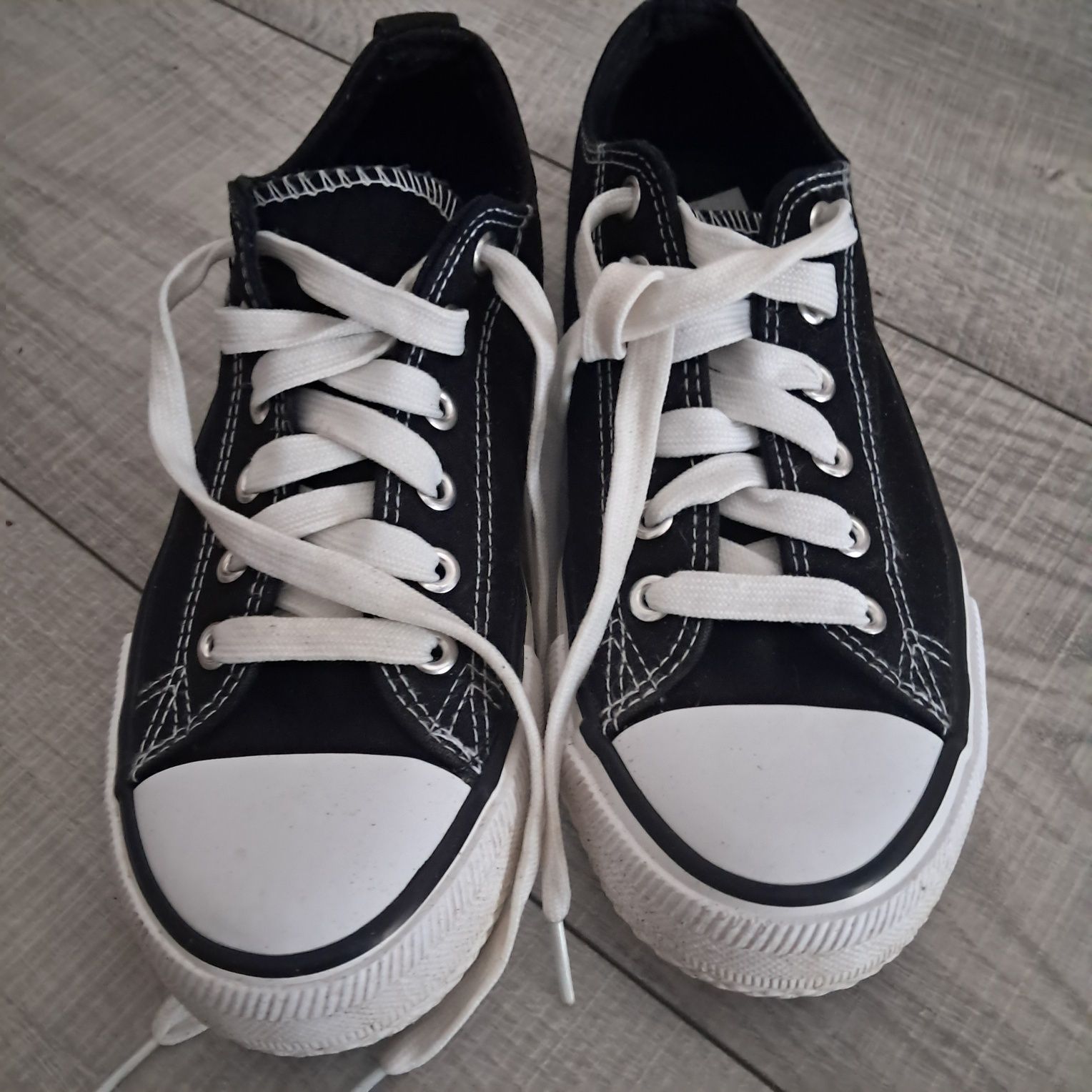 Młodzieżowe trampki Primark