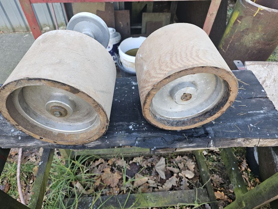Zestaw kół do zrobienia szlifierki pasowej