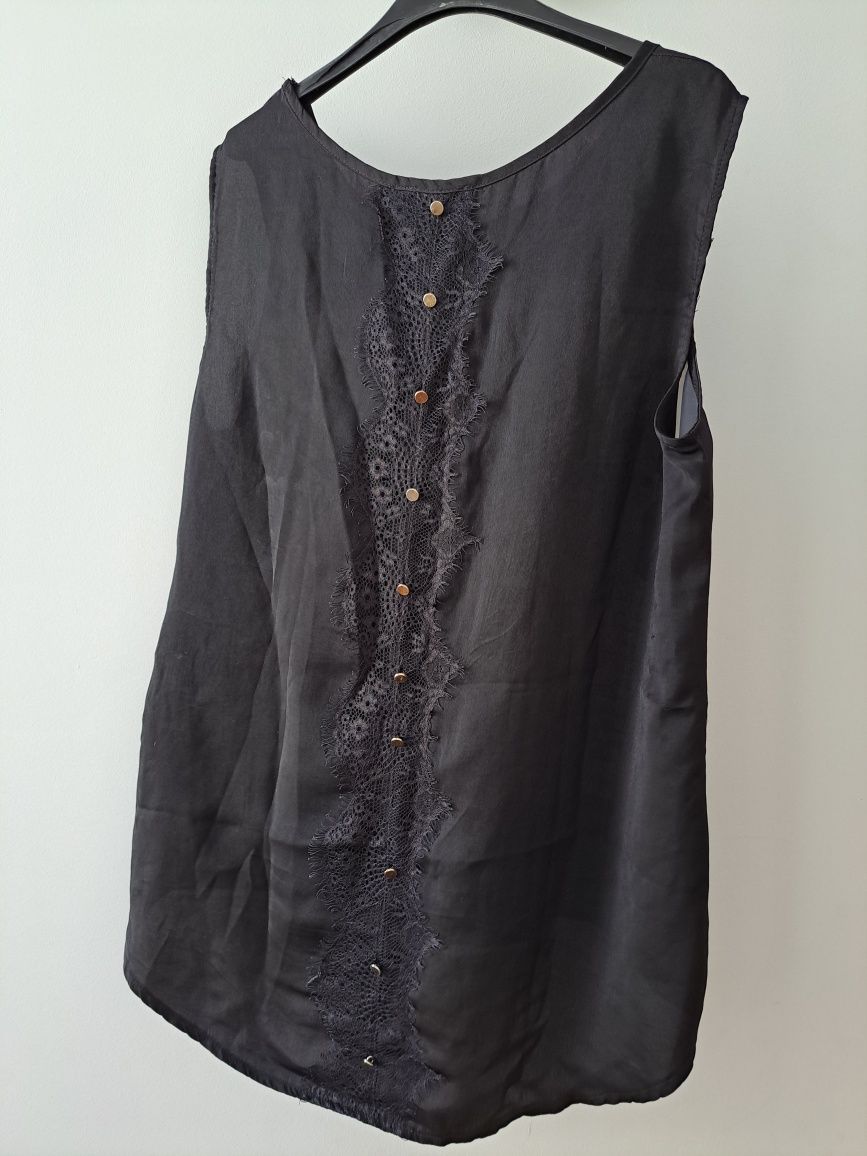 Camisola de cavas preta com renda