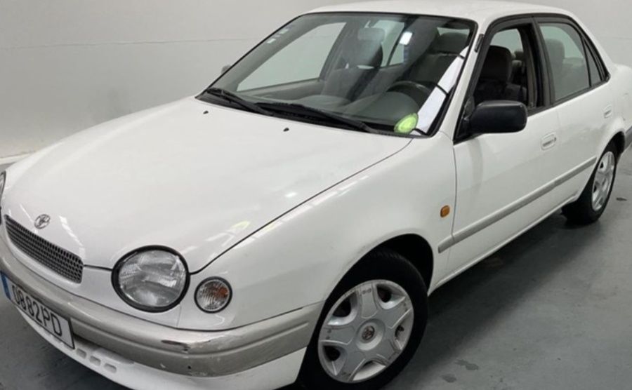 Toyota Corolla 1.3 Terra apenas 118 mil kms