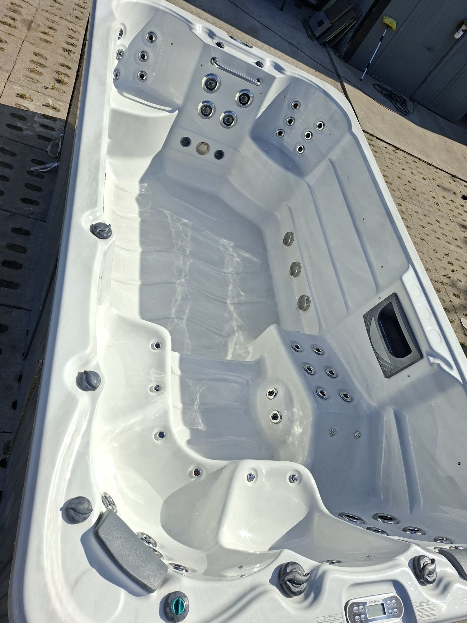Jacuzzi swim spa