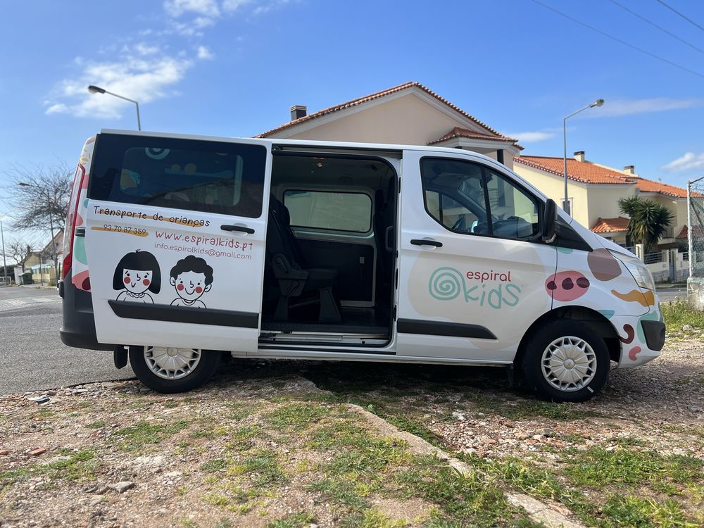 Venda de empresa de transporte de crianças incluindo a carrinha