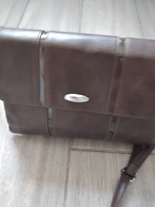 Сумка коричневая.