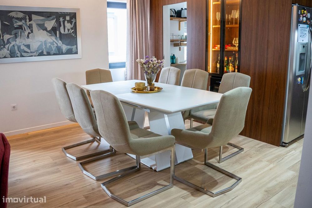 Moradia de 2 Pisos com Terraço e Licença AL.