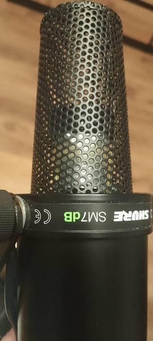 Shure SM7dB – kultowy mikrofon do wokalu, podcastu i streamu