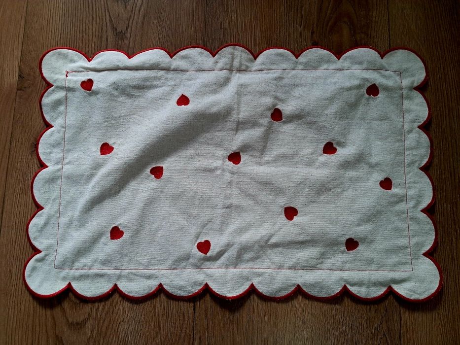 Poszewka dekoracyjna na poduszkę 30x50 cm serca serduszka