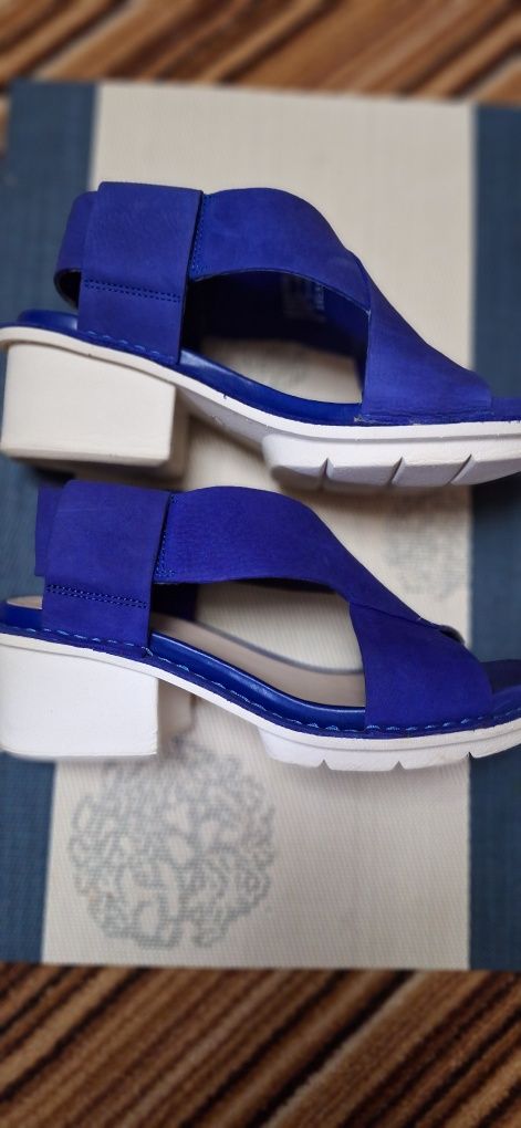Босоніжки сині clarks р38