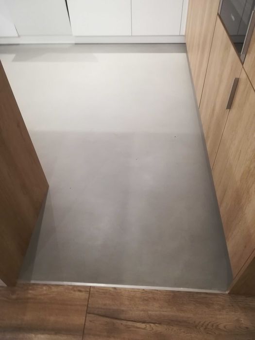 Mikrocement podłogi schody i ściany.