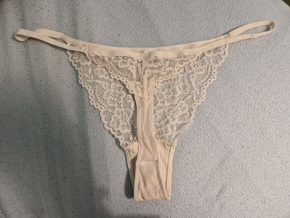 Cueca tanga bege renda