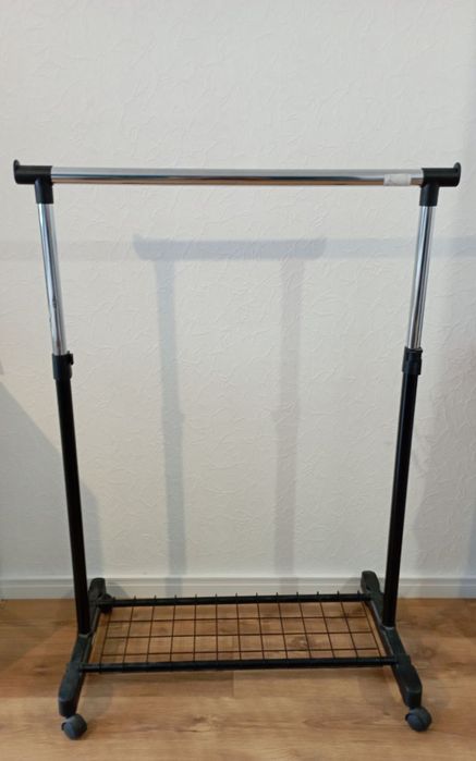 Вішалка для одягу пересувна