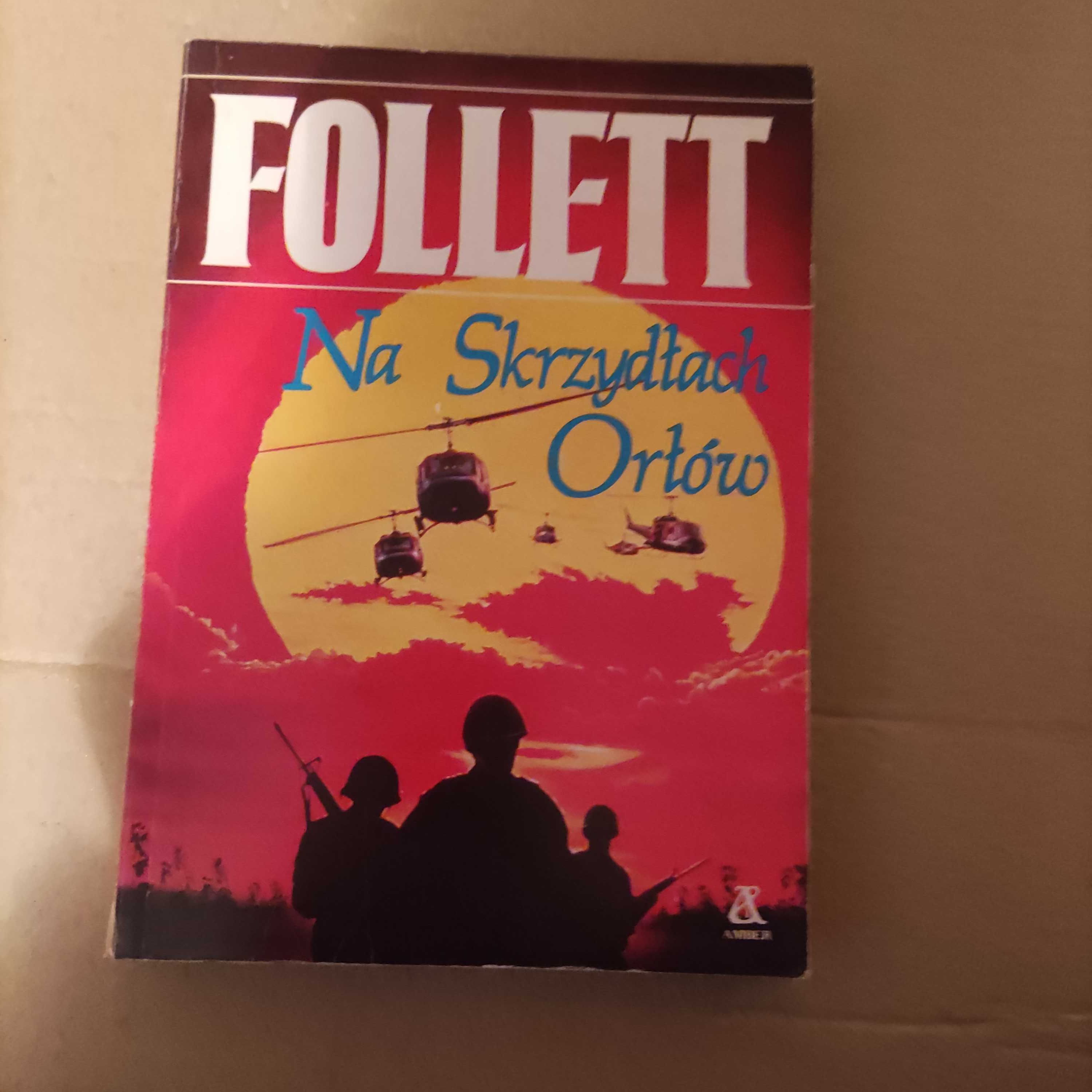 Książka Na skrzydłach orłów Follett.