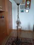 brązowa stojąca lampa