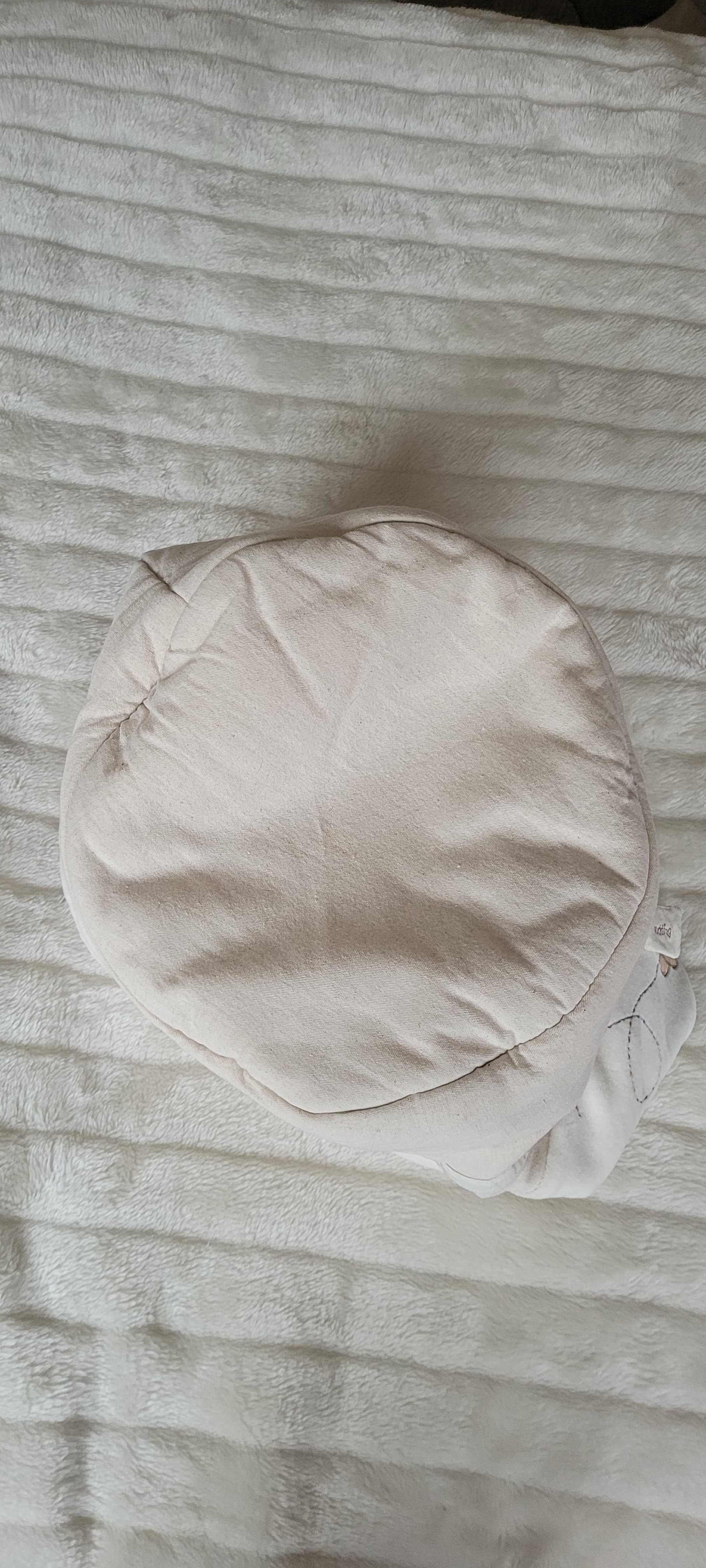 Beżowy okrągły dziecinny pojemnik przechowywanie mamas&papas