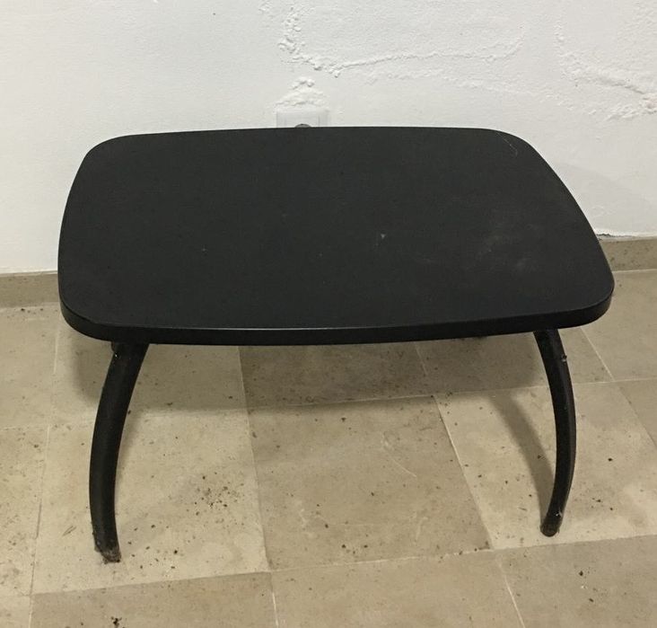 Sofá de 2 lugares e mesinha como novos