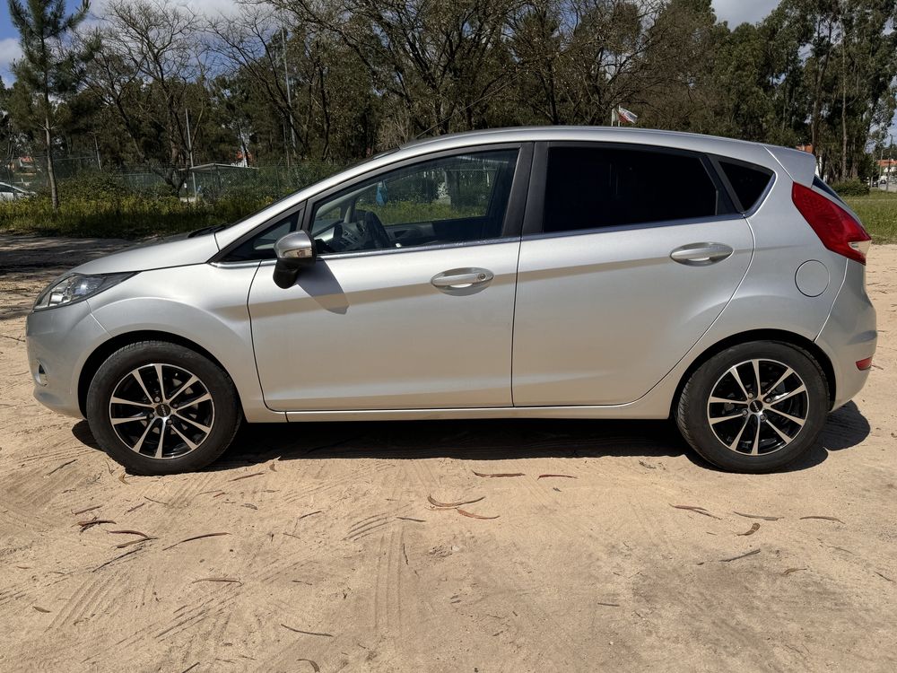 Ford fiesta 1400cc tdci 2009 apenas 102 mil kms