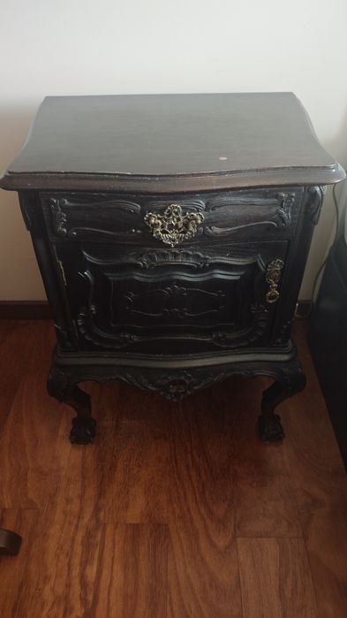 Mobília de Quarto em Madeira de Castanho