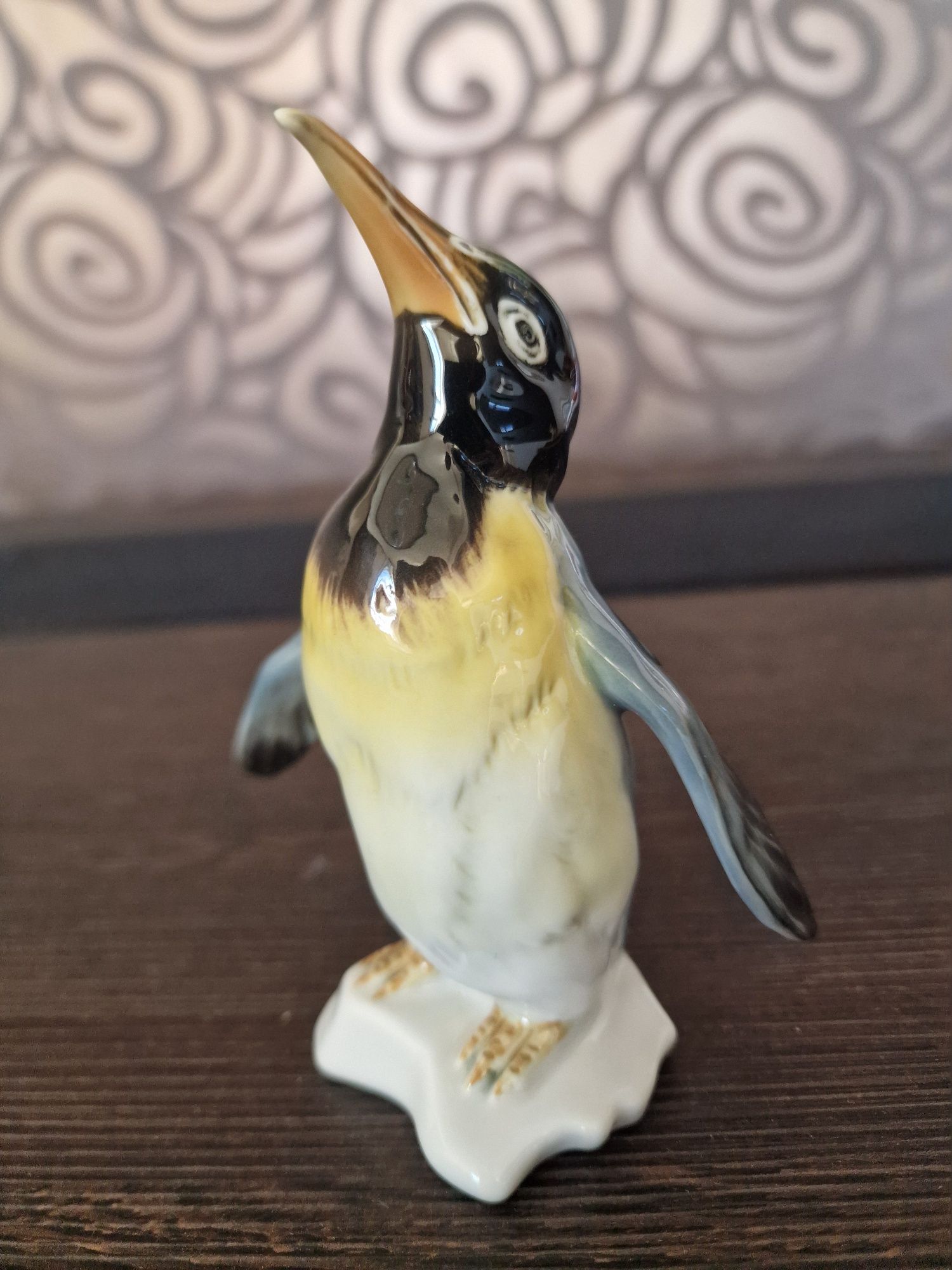 Pingwin figurka z porcelany Karl ENS