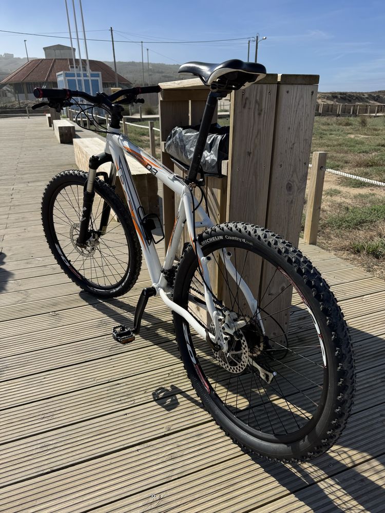 Bicicleta  Bs3  semi nova