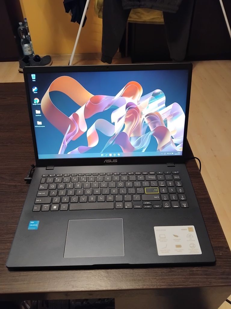Laptop firmy asus