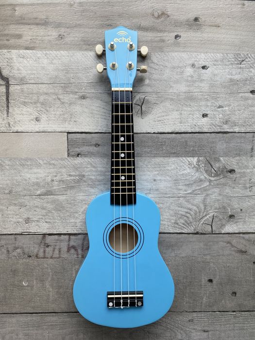 Nowe ukulele sopranowe niebieskie