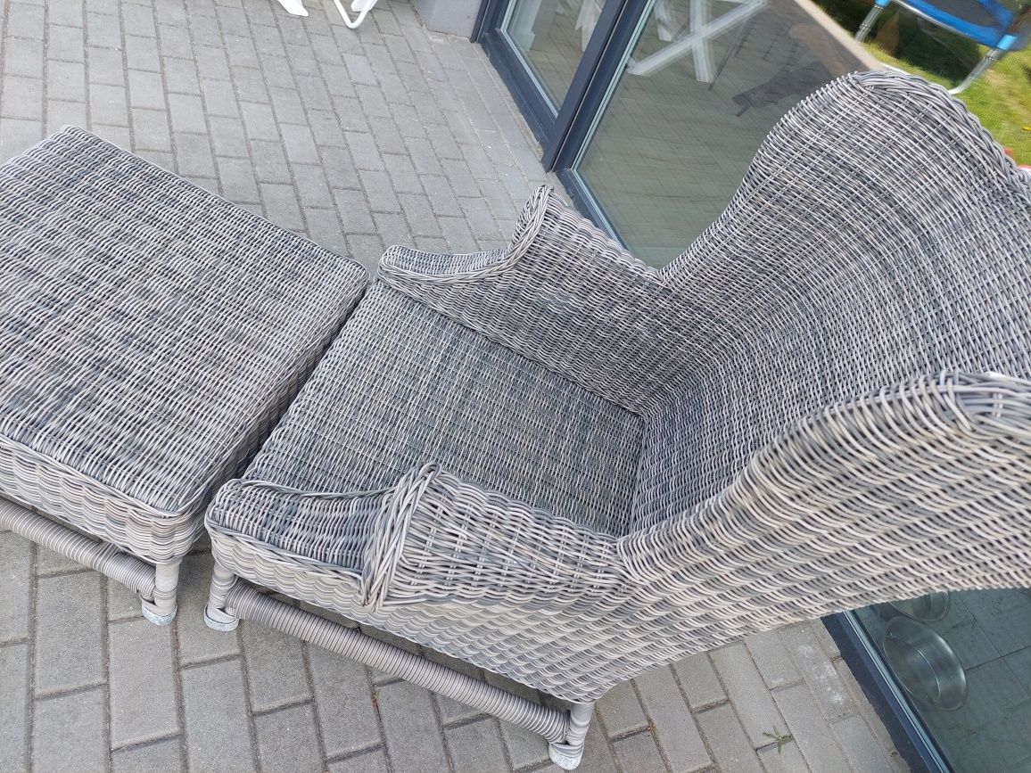 Rattanowy fotel z podnóżkiem Riviera Maison outdoor