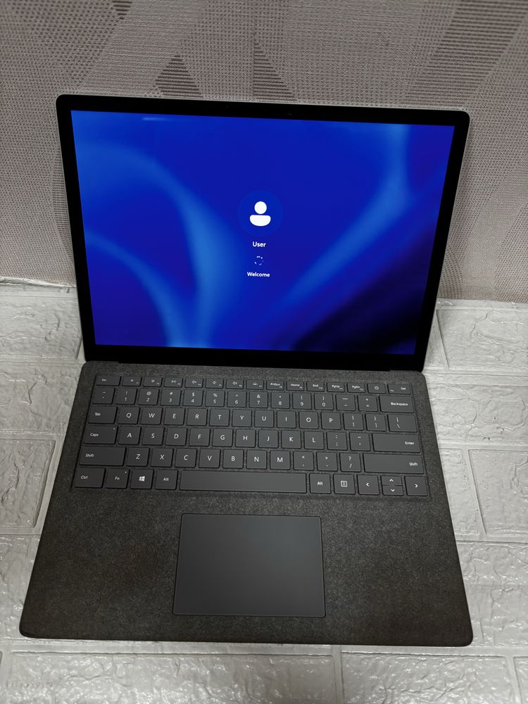 Сенсорний ноутбук Microsoft Surface Laptop 2 13,5” 2k i5-8350u/8/256