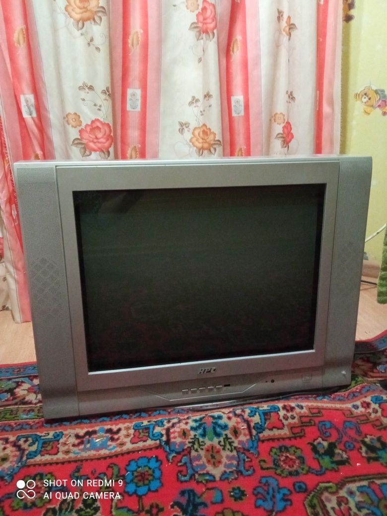 Телевізор кольоровий.