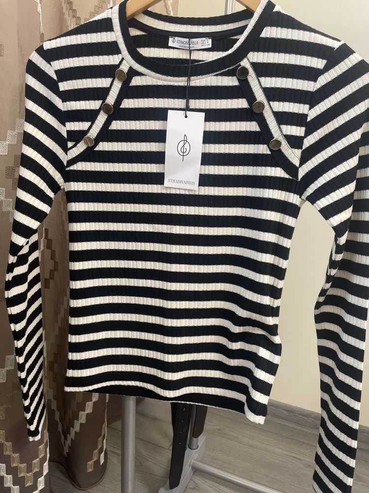 Тоненька кофта Stradivarius