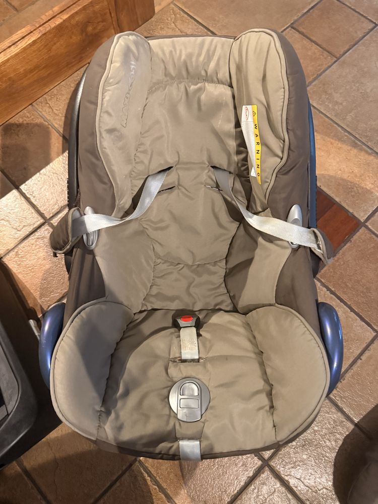 Fotelik , Nosidełko Maxi Cosi + isofix baza + adapter do wózka Bugabo.