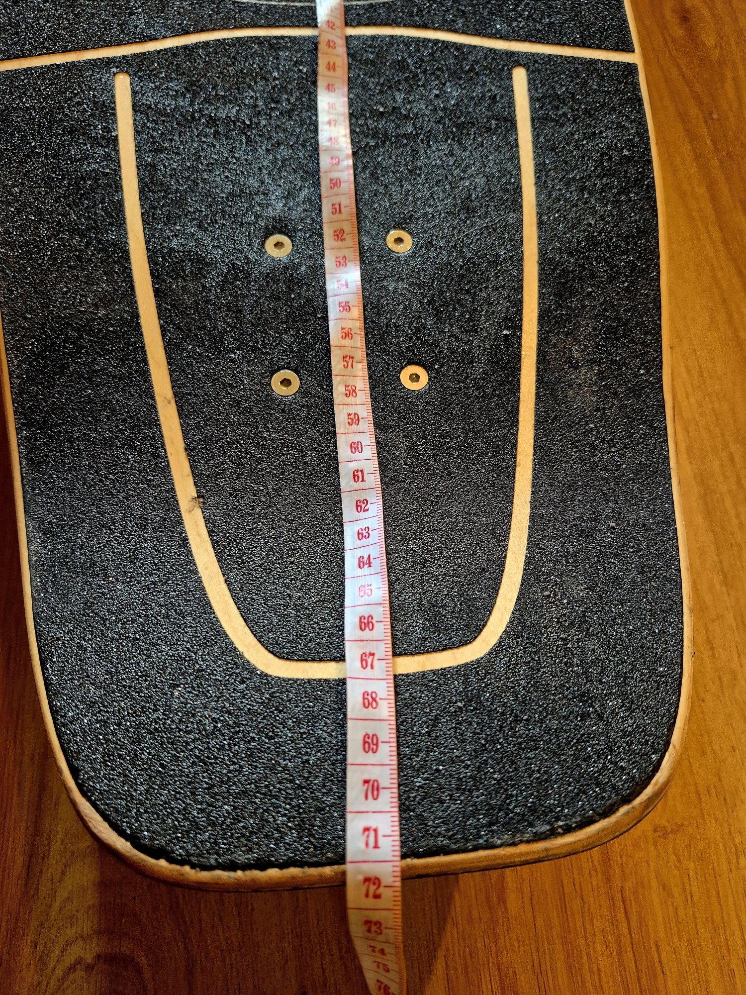 СЕРФСКЕЙТ CARVER SUPER SNAPPER C7
Розміри:9,625'' х 28'' (23 см х 71 с