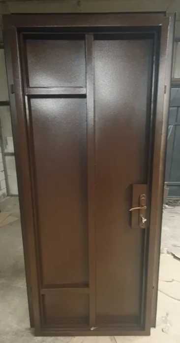 Двері вхідні технічні металеві тамбурні з ДСП накладками