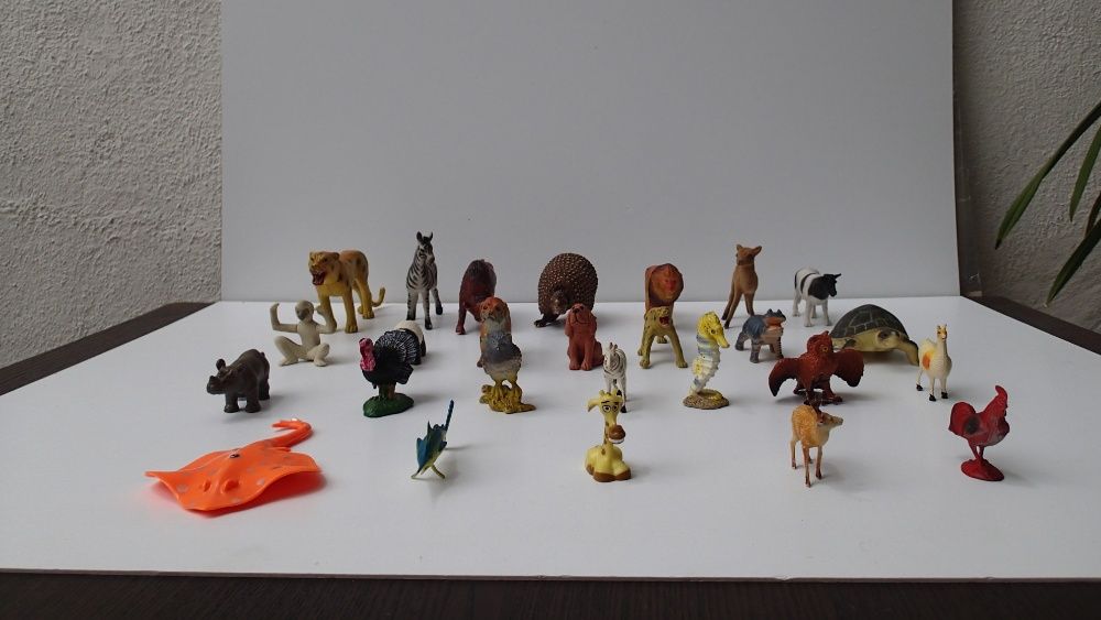Bonecos de animais em PVC