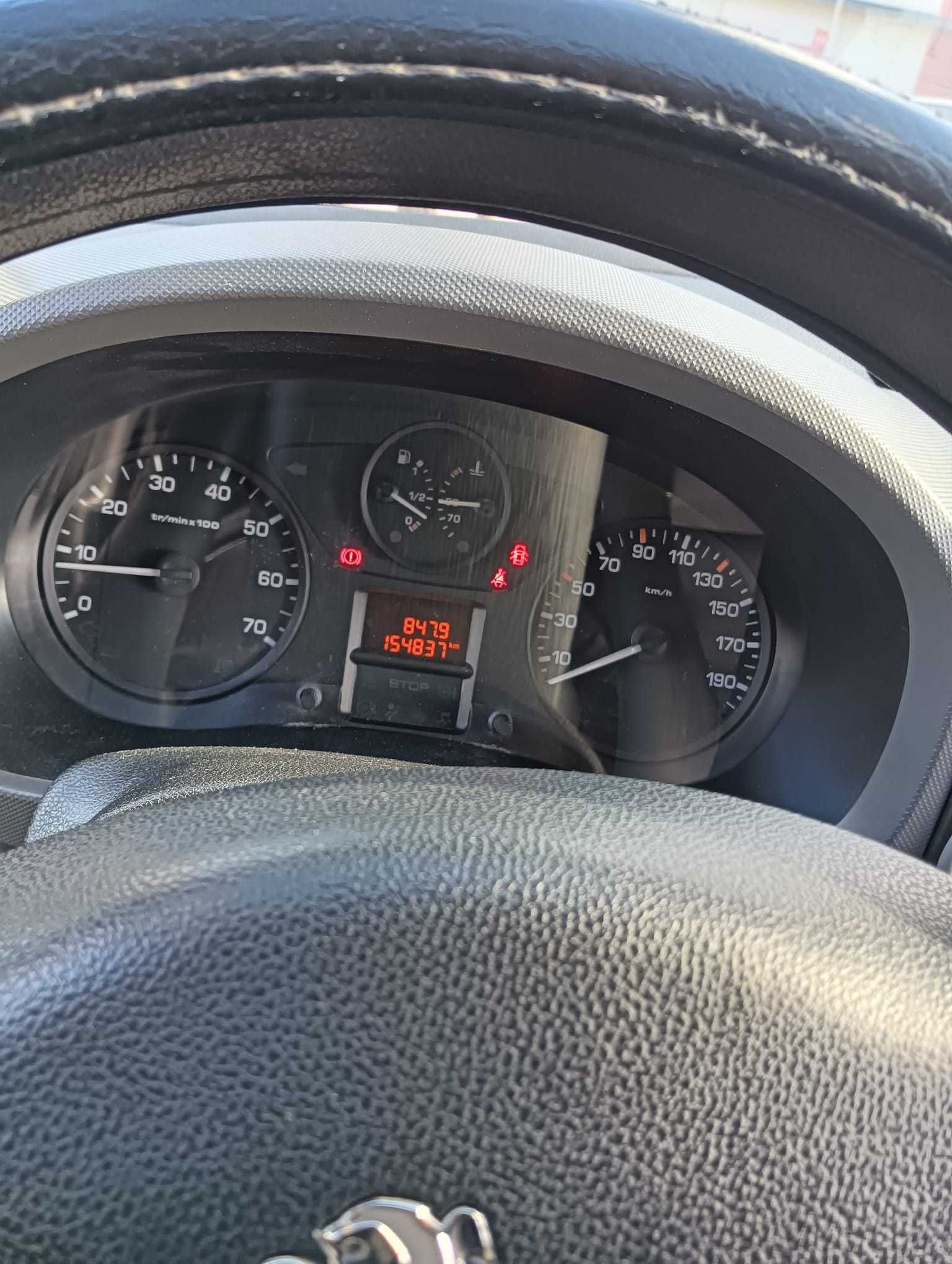 Peugeot Partner 1.6 HDi 2018 com 154.000 km reais, Bem Estimada